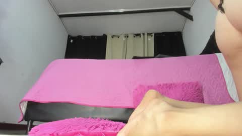 Snapshot of martinaclark chatting on February 12, 3:56 am Martina online show from February 12, 3:56 am