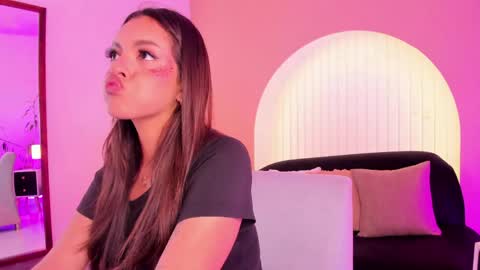 Nina online show from June 4, 8:37 pm