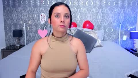 Snapshot of martinarizzi chatting on February 10, 8:46 pm martina rizzi online show from February 10, 8:46 pm