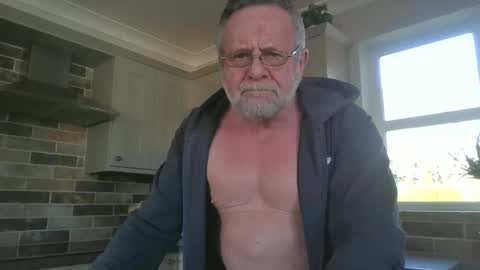 Snapshot of martinrgbxxxx chatting on February 2, 2:34 pm martinrgbxxxx online show from February 2, 2:34 pm