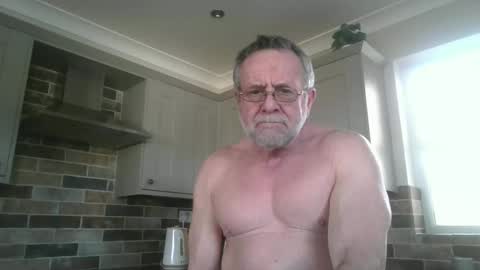 Snapshot of martinrgbxxxx chatting on March 3, 2:26 pm martinrgbxxxx online show from March 3, 2:26 pm