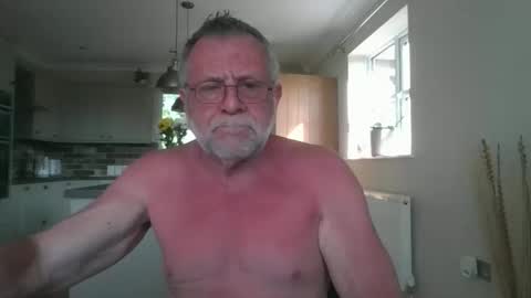 Snapshot of martinrgbxxxx chatting on May 25, 8:09 am martinrgbxxxx online show from May 25, 8:09 am