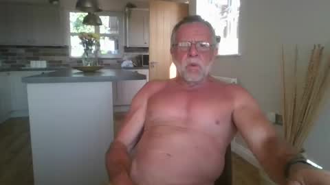 Snapshot of martinrgbxxxx chatting on July 10, 9:34 am martinrgbxxxx online show from July 10, 9:34 am