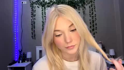 Lisa online show from January 8, 5:04 pm