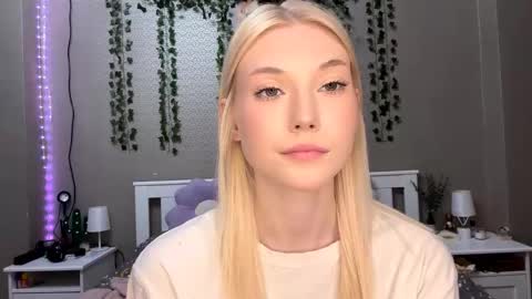 Lisa online show from January 15, 3:27 pm