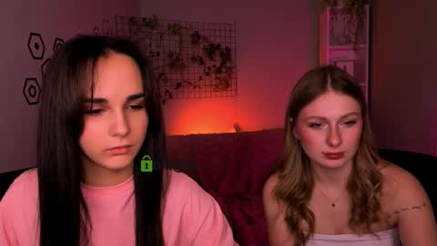 Mary online show from December 5, 8:16 pm