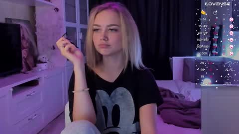 Mary online show from September 18, 8:33 pm