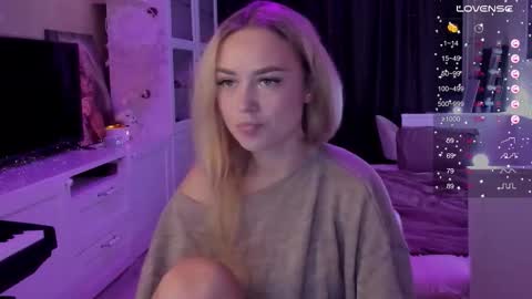 Mary online show from September 28, 7:19 pm