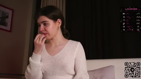 Snapshot of mary_shake chatting on December 5, 9:28 pm Mary online show from December 5, 9:28 pm