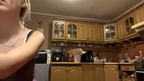 Snapshot of maryannaplateros chatting on March 2, 9:32 pm Tessa online show from March 2, 9:32 pm