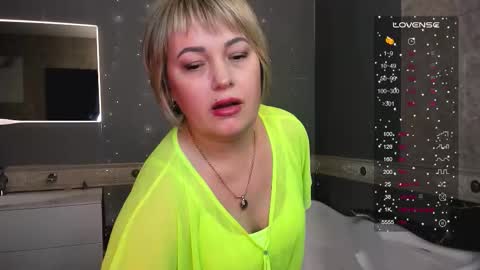 Snapshot of maryclars chatting on February 5, 8:19 am Mary online show from February 5, 8:19 am