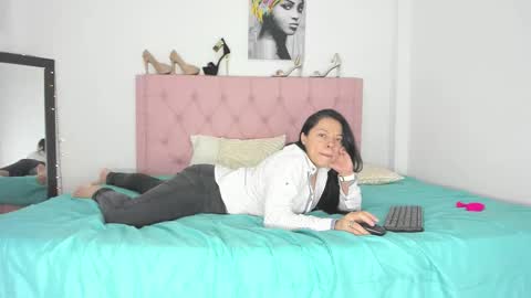 Snapshot of marycrisalejo chatting on December 16, 11:32 pm Krystamarale online show from December 16, 11:32 pm