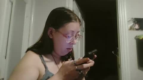 Snapshot of maryjaneflowers chatting on December 4, 8:23 am maryjaneflowers online show from December 4, 8:23 am