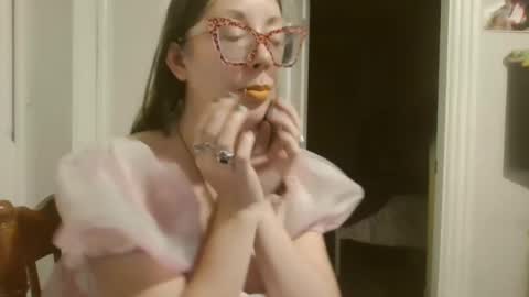 Snapshot of maryjaneflowers chatting on December 25, 9:45 am maryjaneflowers online show from December 25, 9:45 am