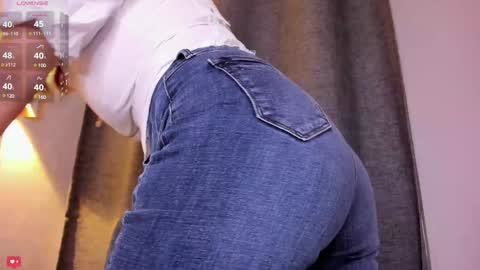 Snapshot of maryland002 chatting on December 26, 10:52 pm Angela online show from December 26, 10:52 pm