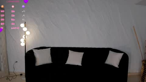 Snapshot of marylewis_ chatting on April 28, 12:43 pm Mary online show from April 28, 12:43 pm