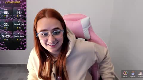 Dulce Maria online show from December 14, 7:29 am