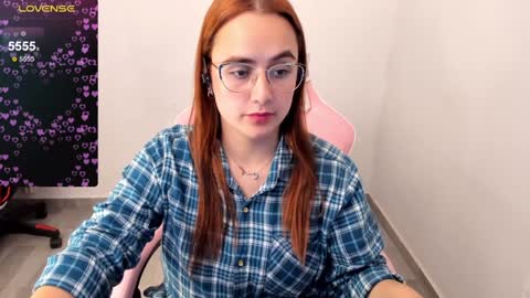 Dulce Maria online show from January 6, 3:20 am