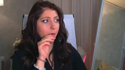 Mary Miller online show from October 7, 9:39 am