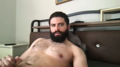 Snapshot of mascbeef95 chatting on January 7, 5:15 pm mascbeef95 online show from January 7, 5:15 pm