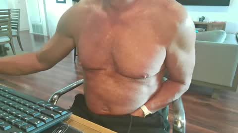 Snapshot of mascmuscle49 chatting on December 13, 6:05 pm mascmuscle49 online show from December 13, 6:05 pm