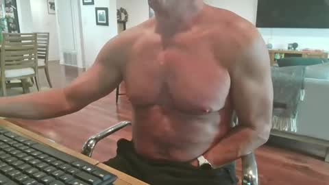 Snapshot of mascmuscle49 chatting on December 20, 7:28 pm mascmuscle49 online show from December 20, 7:28 pm