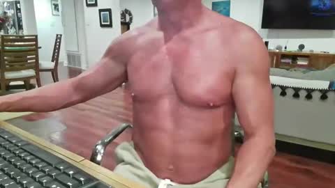 mascmuscle49 online show from December 17, 1:33 am