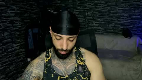 Snapshot of masculineguy69 chatting on May 8, 7:52 pm masculineguy69 online show from May 8, 7:52 pm