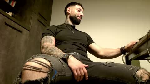 Snapshot of masculineguy69 chatting on May 21, 10:28 pm masculineguy69 online show from May 21, 10:28 pm