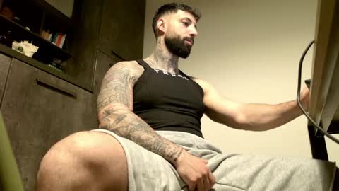 Snapshot of masculineguy69 chatting on May 23, 5:39 pm masculineguy69 online show from May 23, 5:39 pm