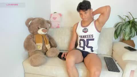 Snapshot of mash_angelo chatting on June 3, 11:21 pm mash_angelo online show from June 3, 11:21 pm