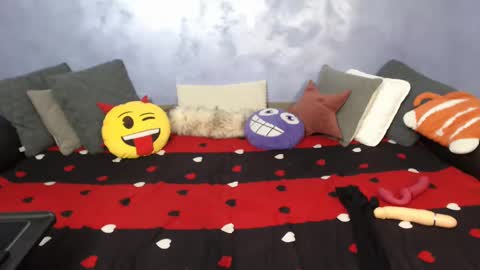 Nicolle online show from January 7, 11:48 am