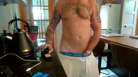 Snapshot of masked_masturbation_couple chatting on September 11, 9:53 am Masked Masturbation Couple online show from September 11, 9:53 am