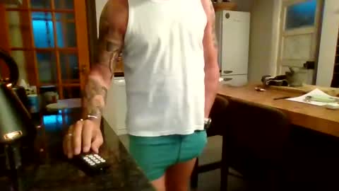 Snapshot of masked_masturbation_couple chatting on October 9, 6:22 am Masked Masturbation Couple online show from October 9, 6:22 am