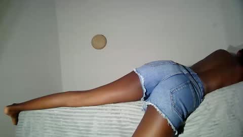 Snapshot of masked_shy_girl chatting on April 26, 2:15 pm masked_shy_girl online show from April 26, 2:15 pm