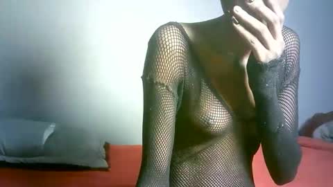 maskgang001 online show from April 2, 4:43 am