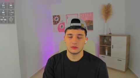 Snapshot of massimo_fiore chatting on February 13, 9:44 pm Massimo online show from February 13, 9:44 pm