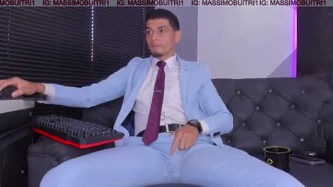 I am Massimo online show from December 19, 1:29 pm