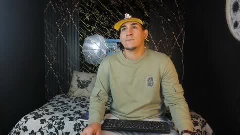 Snapshot of massimo_vidal chatting on February 10, 2:10 pm massimo_vidal online show from February 10, 2:10 pm