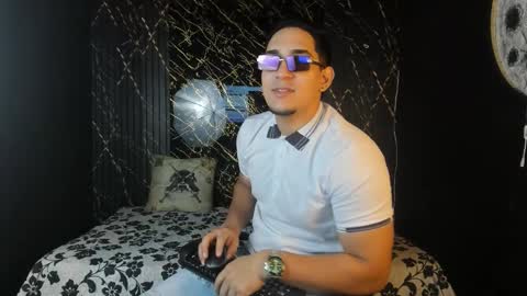 Snapshot of massimo_vidal chatting on February 12, 2:23 pm massimo_vidal online show from February 12, 2:23 pm