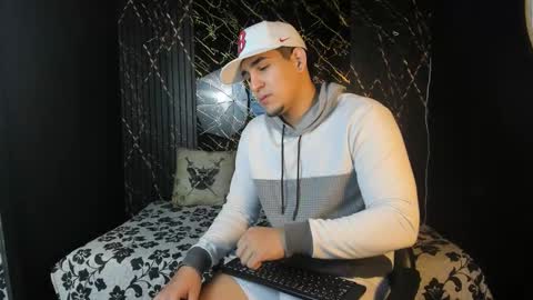 Snapshot of massimo_vidal chatting on February 14, 12:02 pm massimo_vidal online show from February 14, 12:02 pm