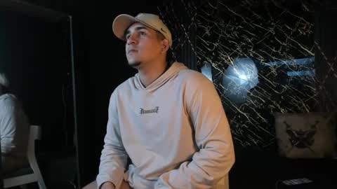 massimo_vidal online show from April 12, 7:19 pm