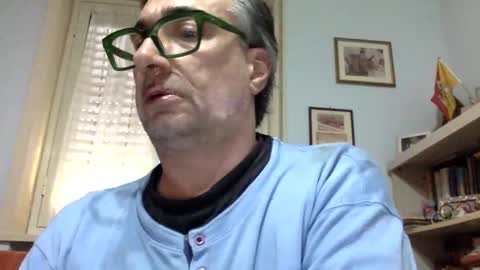 Snapshot of massimoxsempre chatting on December 4, 12:03 pm massimoxsempre online show from December 4, 12:03 pm