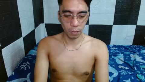 Snapshot of massive_boner02 chatting on January 22, 7:03 am massive_boner02 online show from January 22, 7:03 am