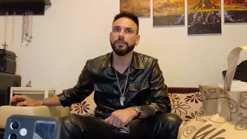 Snapshot of master_roberto333 chatting on May 21, 10:06 pm SIR online show from May 21, 10:06 pm