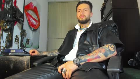 steven  online show from February 1, 11:16 pm