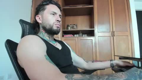 Snapshot of master_steven_01 chatting on August 6, 10:44 pm steven online show from August 6, 10:44 pm