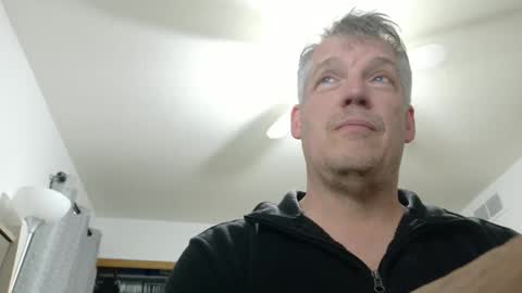 Snapshot of master_thorn chatting on March 31, 2:02 am Master Thorn online show from March 31, 2:02 am