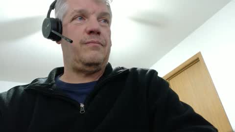 Snapshot of master_thorn chatting on April 2, 2:20 am Master Thorn online show from April 2, 2:20 am