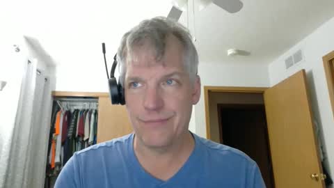 Snapshot of master_thorn chatting on April 17, 2:14 am Master Thorn online show from April 17, 2:14 am